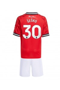 Manchester United Benjamin Sesko #30 Babyklær Hjemme Fotballdrakt til barn 2025-26 Korte ermer (+ Korte bukser)